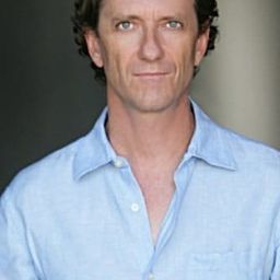 A. Michael Baldwin 飾演 Mike