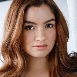 Sydney Agudong 飾演 Nani