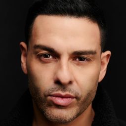 Jayce Barreiro 飾演 Sniper