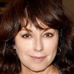 Julie Arnold - 電話總是響兩回演員 飾演L'actrice de films pornos