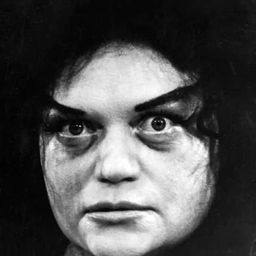 艾德拉·葛爾 飾演 La Saraghina