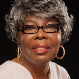 Voletta Wallace 飾演 Self - Biggie's Mother