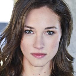 Rosslyn Luke 飾演 Katy