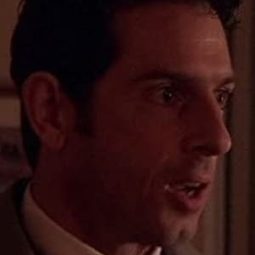 Michael Tiernan 飾演 Luke Cutter