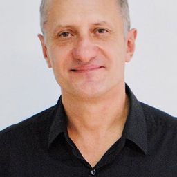 法賓·阿雷尼利亞斯 - 看不見的我演員 飾演Director Escuela