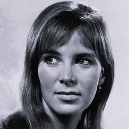 Jane Merrow 飾演 Alais