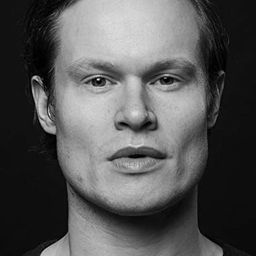 Kim Jøran Olsen 飾演 