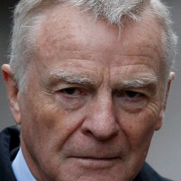 Max Mosley 飾演 Self
