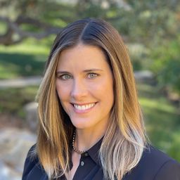 Kelly Cooney - 荒失失企鵝演員 飾演Mermaid Penguin (voice)