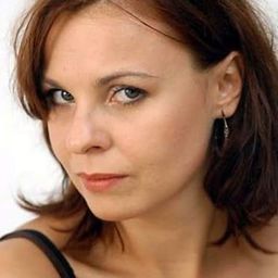Zsuzsa Járó 飾演 Zsuzsa