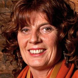 康蘇維洛·荷札菲 飾演 Sexologist