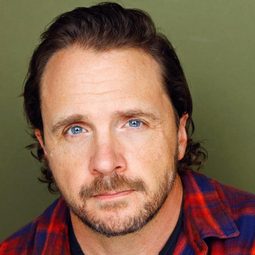 Jamie Martz 飾演 Ryan