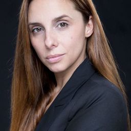 Esther Ortega - 泣聲驚魂演員 飾演Agente