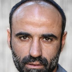 Yaakov Zada Daniel 飾演 Shimon