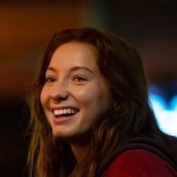 妮基·漢沙布拉德 飾演 Lydia