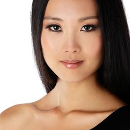 Maya Murofushi 飾演 Dance teacher