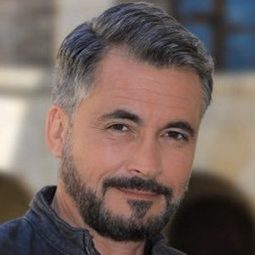 Olivier Minne 飾演 Jacques