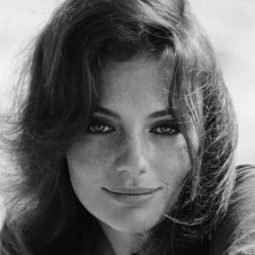 賈桂琳·貝茜 - 國際機場演員 飾演Gwen Meighen