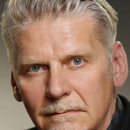 Sergey Kalantay 飾演 Zelenko