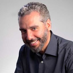 Tassis Christoyannis 飾演 Posa