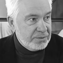 Vladimir Kuznetsov 飾演 