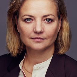 勞拉·布羅 飾演 Sitter Horne-Rasmussen