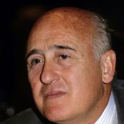 Fernando Chinarro 飾演 Oscar