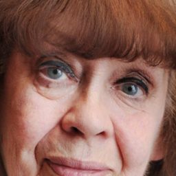 Catherine Bégin 飾演 Mademoiselle