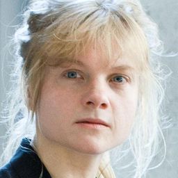 Anne-Lise Heimburger 飾演 Stéphanie