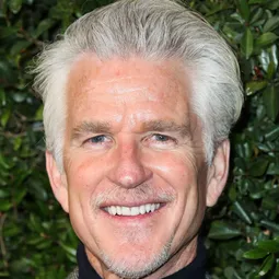 馬修·莫汀 - 公理演員 飾演Michael Trainer