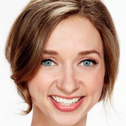 蘿倫·拉布庫斯 飾演 Carley