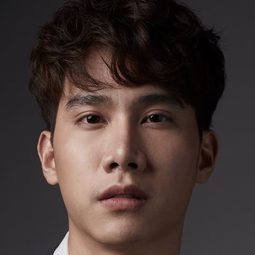 Tul Pakorn Thanasrivanitchai 飾演 Nat
