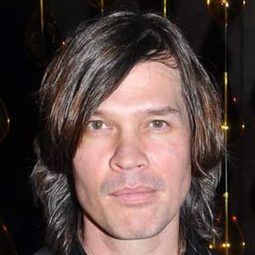 盧克·肯尼 - 再見前度演員 飾演Sidkong