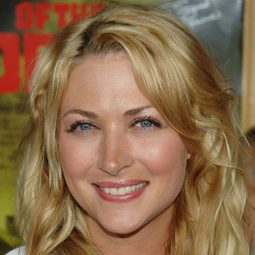 Jennifer Baxter - 黑幫第二代演員 飾演Terri the Waitress