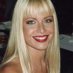 Savannah 飾演 Mal's Gal