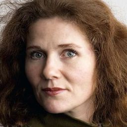 安娜·阿斯卡列特 飾演 Mona