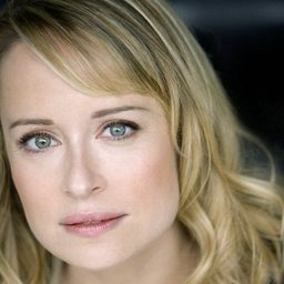 Valérie Valois 飾演 Leslie