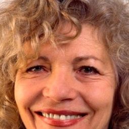 Dorothée Blanck 飾演 L'infirmière