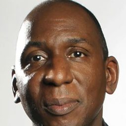 Colin McFarlane 飾演 