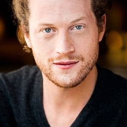 David-Emmanuel Jauniaux - 變裝妖舞演員 飾演Ami d'Édouard