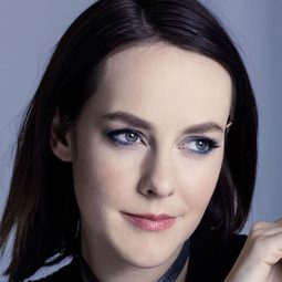 珍娜馬龍 - 飢餓遊戲2：星火燎原 演員 飾演Johanna Mason