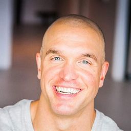 Boomer Phillips 飾演 Henry