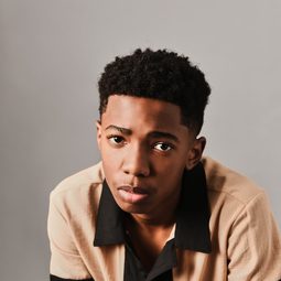 賽斯·卡爾 飾演 Aaron