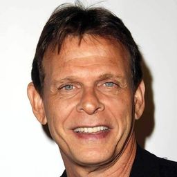 Marc Singer 飾演 Colonel Green