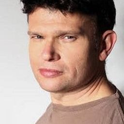 Jon-Paul Gates 飾演 Gerald Tobin