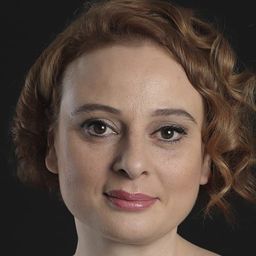 Eylem Yıldız - 奇蹟演員 飾演Hanım