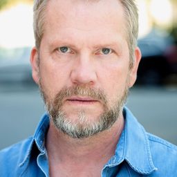 Mats Blomgren 飾演 Teacher