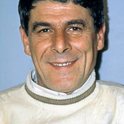 爾詹·亞茲甘 飾演 Kolonyacı