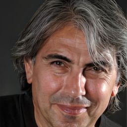 Ayhan Kavas 飾演 Self