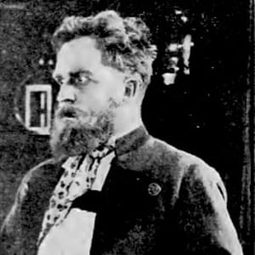 Adolph Milar 飾演 Shorty